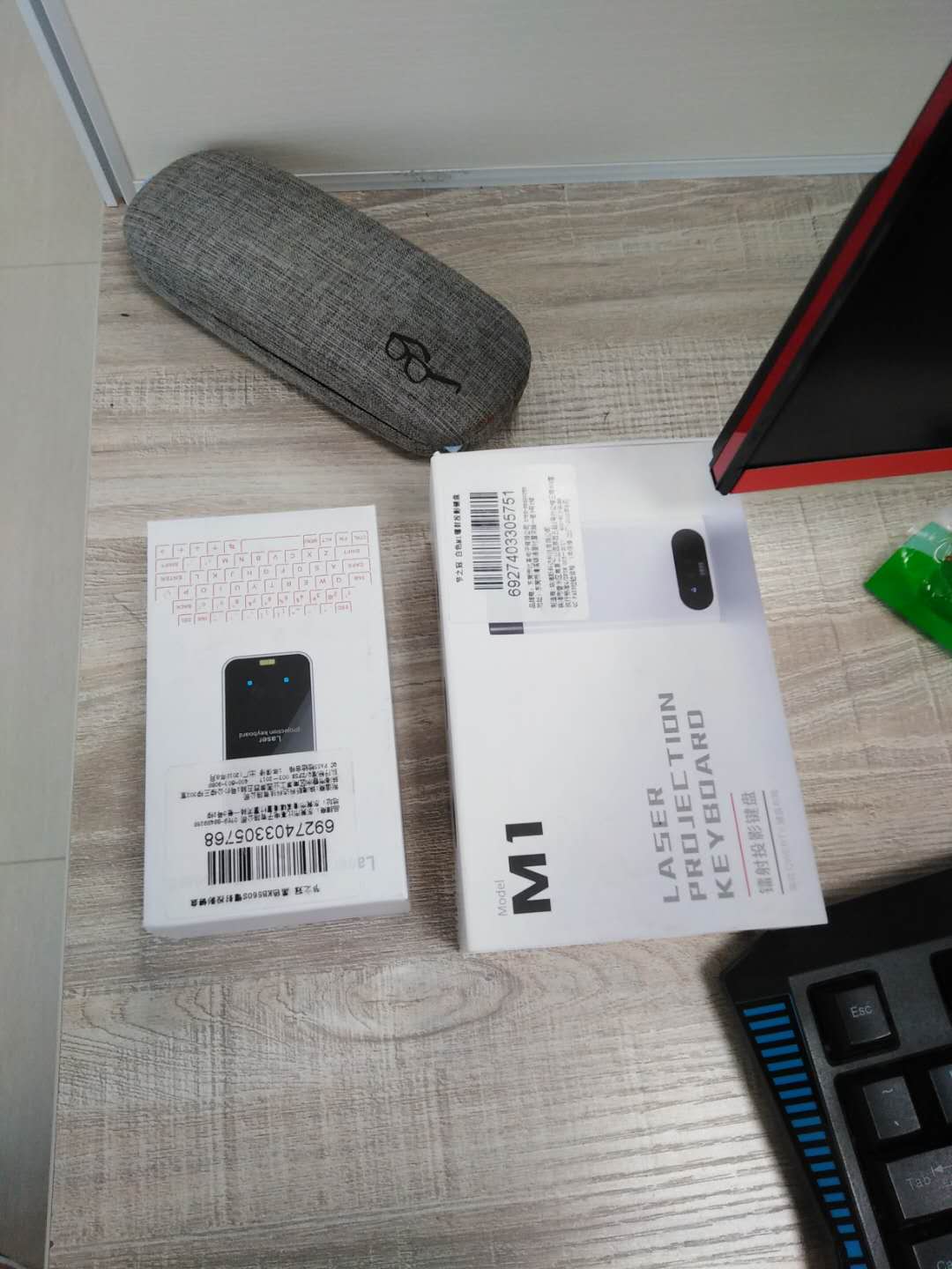 virtual laser keybroard bluetooth projector for phone, tablets and laptop